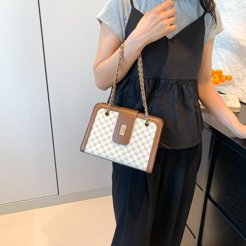 Large Capacity Personalized Chain Bag Fashionable One-shoulder Simple Bag Women's Summer New Crossbody Bag Small Square Bag