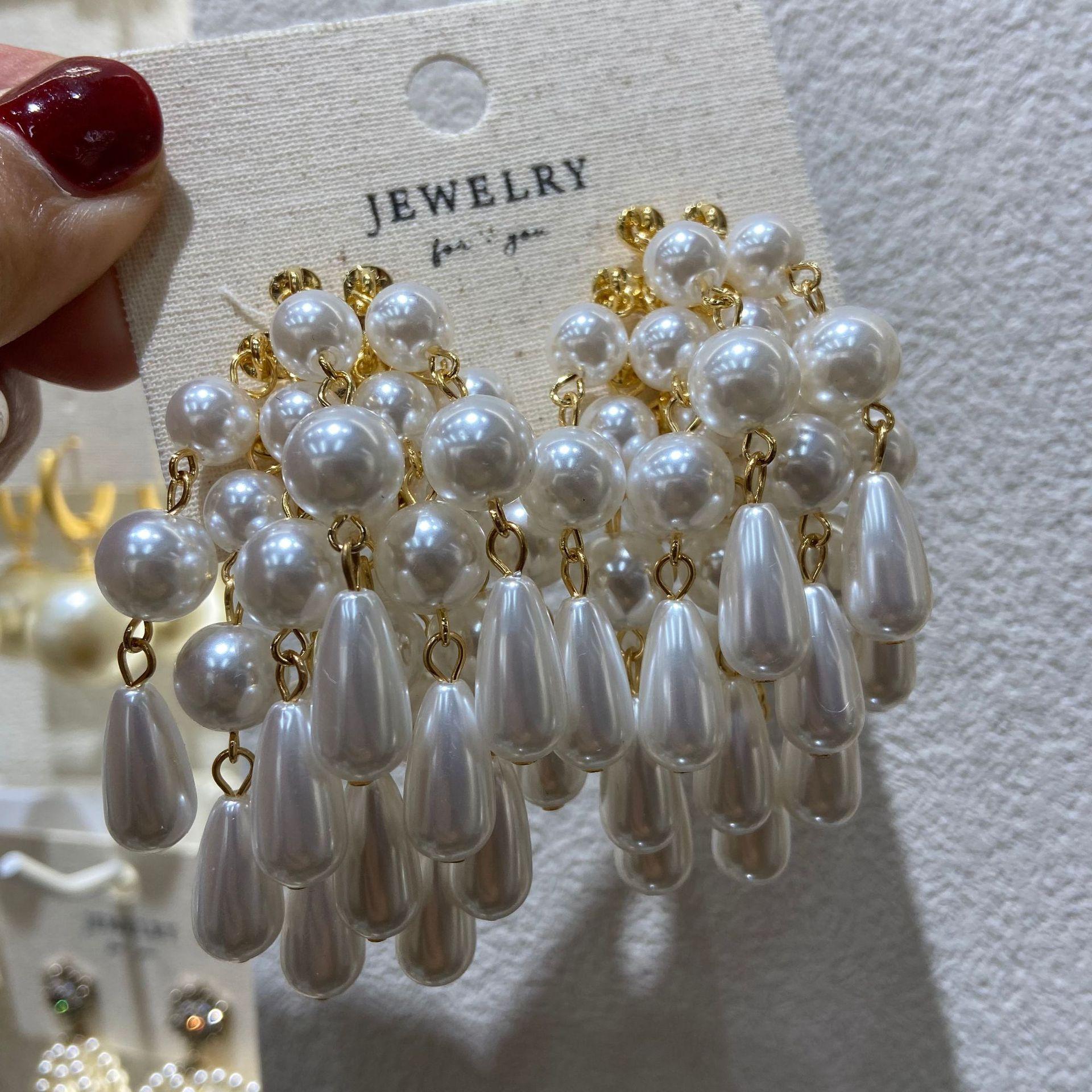 

Vintage Medieval Retro Gold Temperament Super Many White Earrings Classic Water Drop Stud Earrings