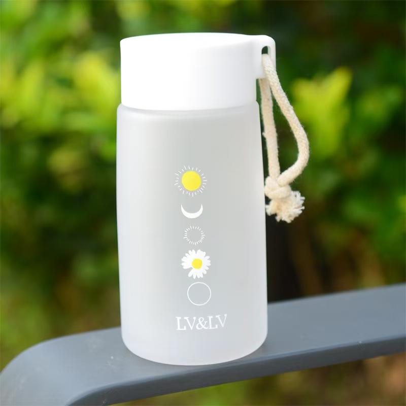 Plastic cup 480ml, cup of water, creative, outdoor, transparent ,cup tea travel cute chrysanthemum pattern,Easy to carry