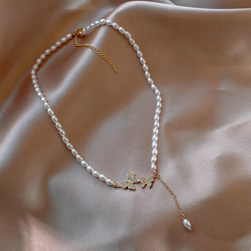 Retro Light Luxury Pearl Necklace Niche High-end Butterfly Pendant Necklace Jewelry Women's Elegant Versatile Collarbone Chain