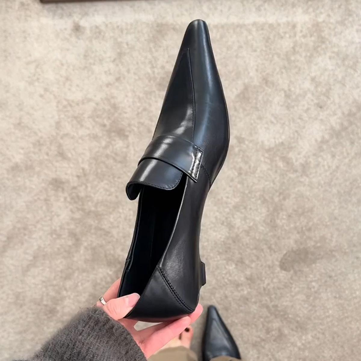 

Sheepskin retro pointed temperament kitten heel single shoes shallow mouth professional commuting small leather shoes women s French thick heel loaf 35