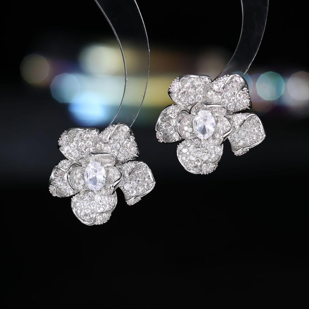 SUYU Women's Light Luxury Design Elegant Three-Dimensional Camellia Earrings Fashionable And Versatile Niche Design Earrings