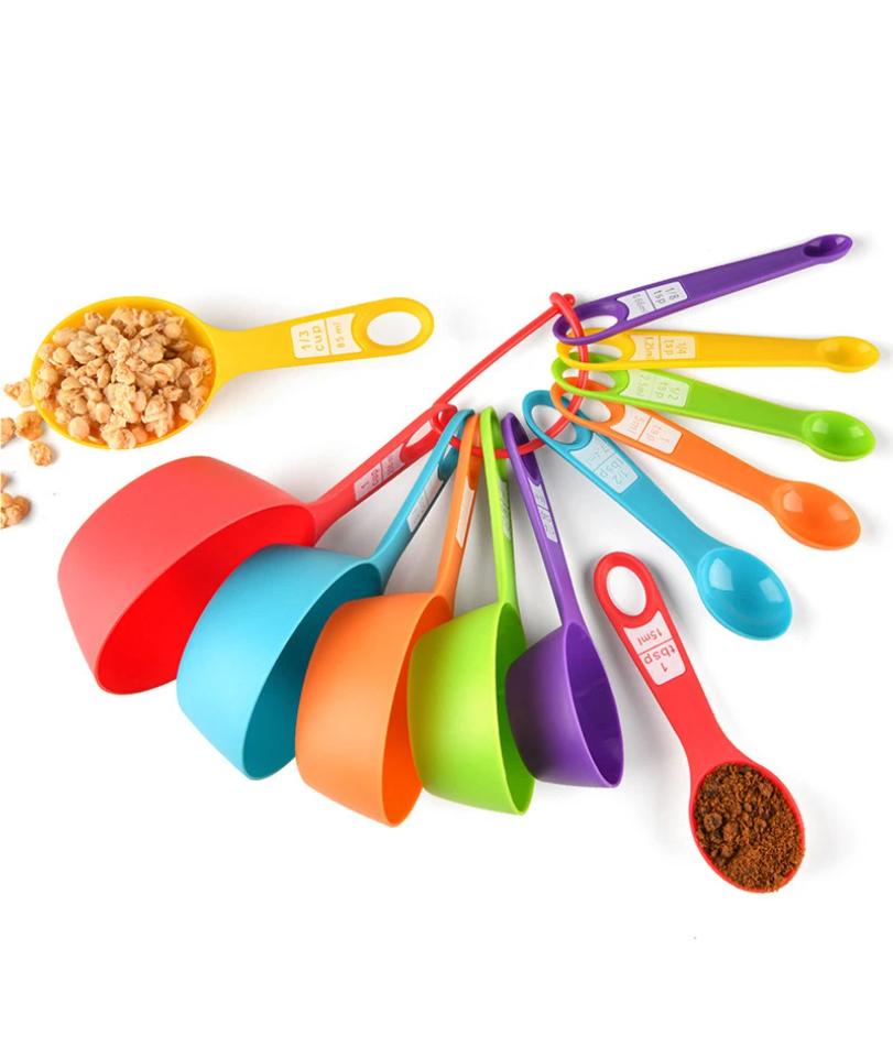 12 Stück Backwerkzeuge Küchenmesslöffel-Set Kunststoffmessbecher mit Skala Messlöffel für Milch Kaffee Küchenhelfer