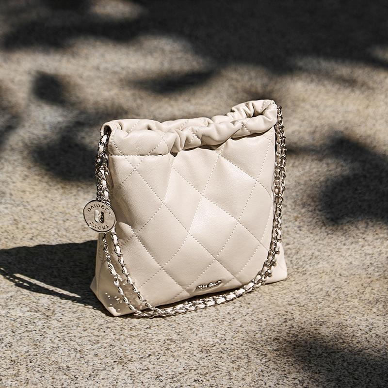 

New 2025 Autumn Winter Fashion Design Chain Bag for Women, Niche High-end Crossbody Small Bag, Genuine Leather Women s Bag Long23CM、Wide6CM、High бежевый