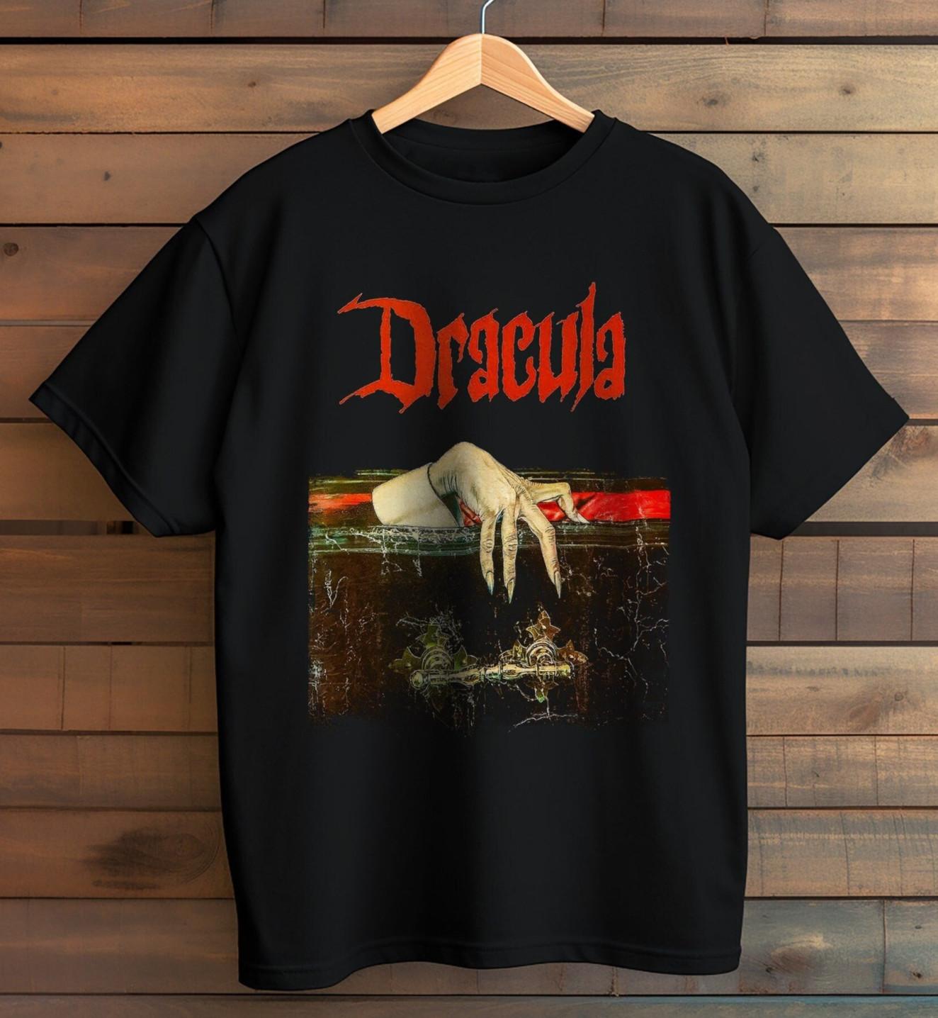 Vintage Horror Inspired Vampire Dracula Claw Goth T-Shirt L