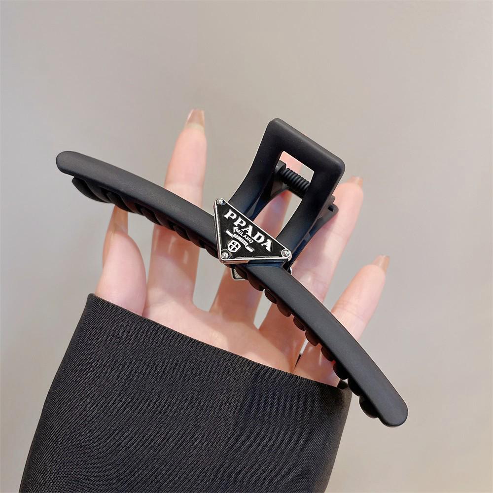 Korean Fashion Hairpin: Elegant Shark Clip for Women