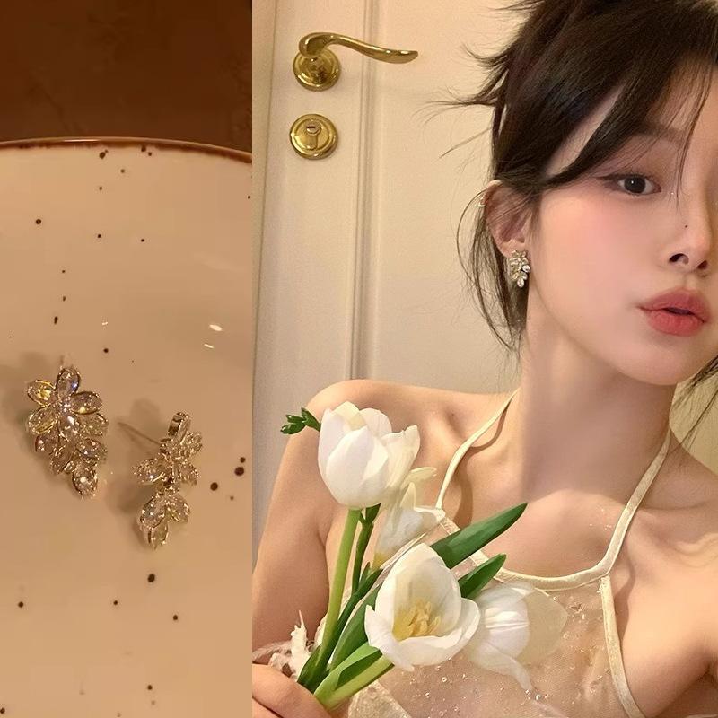 925 silver needle flash diamond flower earrings women s summer unique stud earrings popular light luxury earrings