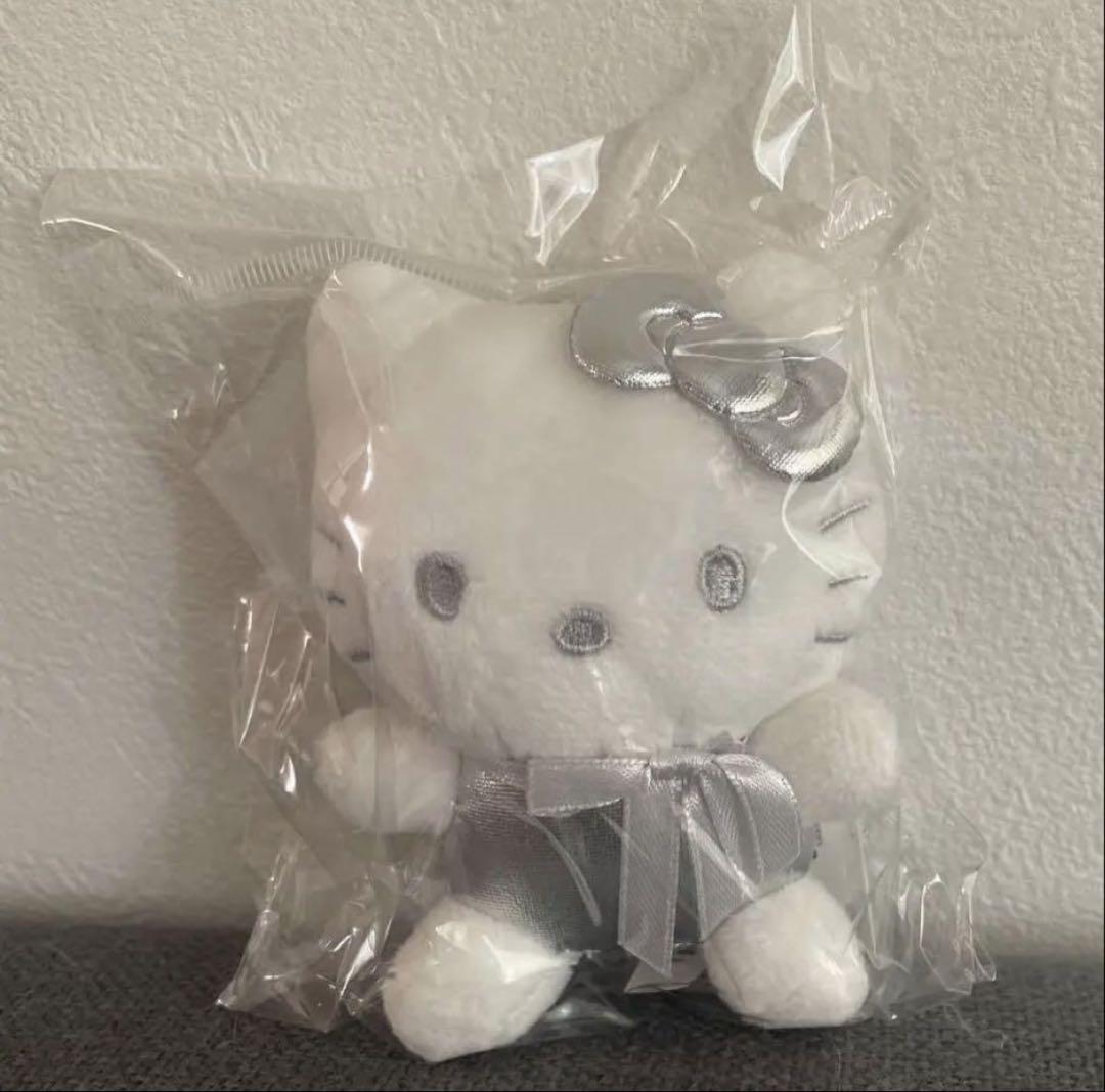 

[Б/У] Корейский лимитированный выпуск Sanrio Серебряный плюшевый брелок Hello Kitty (Маленький)