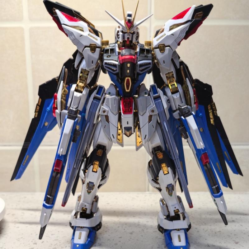 1/100 MGEX Scale Strike Freedom Assembly Mecha Model Kit with Wings of Light Action Figure Collectible Toy for Fans Adult Gift