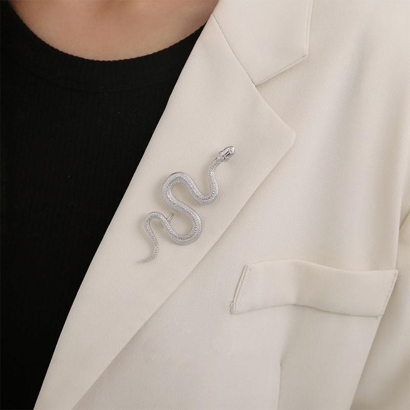 New Fashion Trend Animal Vintage Metal Snake Brooch Unique Design Temperament Gold Color Snake Brooch Pins Gifts Collar Accessories Badge