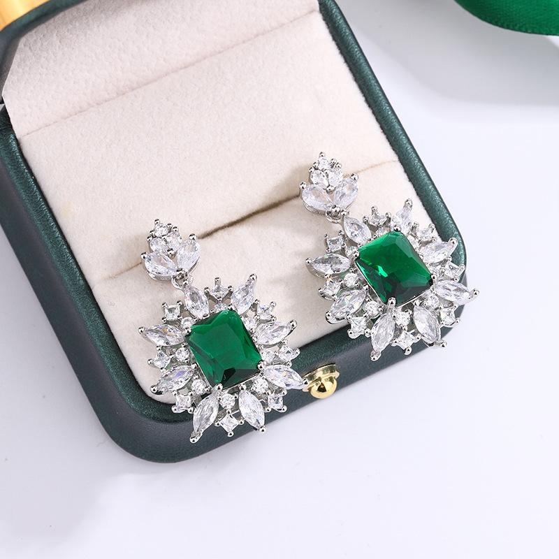 Retro Imitation Emerald Earrings Women S Autumn And Winter Temperament Exaggerated High-End Sense Light Luxury Princess Square Diamond