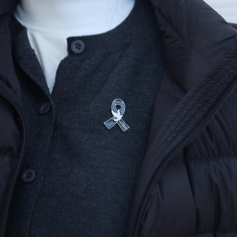 Melanoma Cancer Funeral Ribbon Badge Brooch Skin Cancer Funerals Memorial Pin Women Men