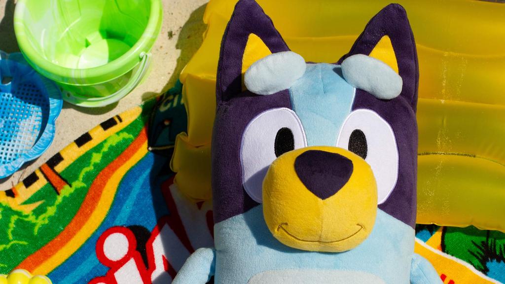 Bluey 18-inch Plush Toy, Perfect for Playtime and Naps, Jumbo Size, Soft Deluxe Material, Cuddly Best Friend (13010)