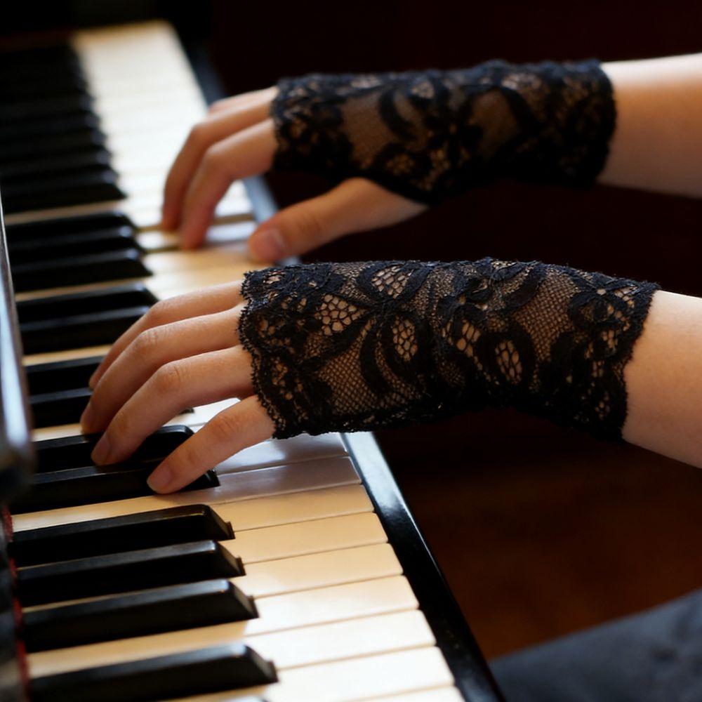 Breathable Women Sunscreen Gloves Thin Driving Gloves Lace Half Finger Gloves Wedding Events