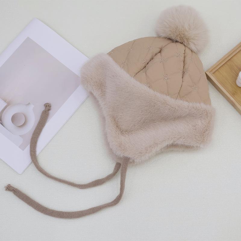 Módní klobouk Dámský Podzimní a Zimní Teplý Větruodolný Ochrana Uší Klobouk Lei Feng Vlasová bambulka Zesílený Nadýchaný Klobouk