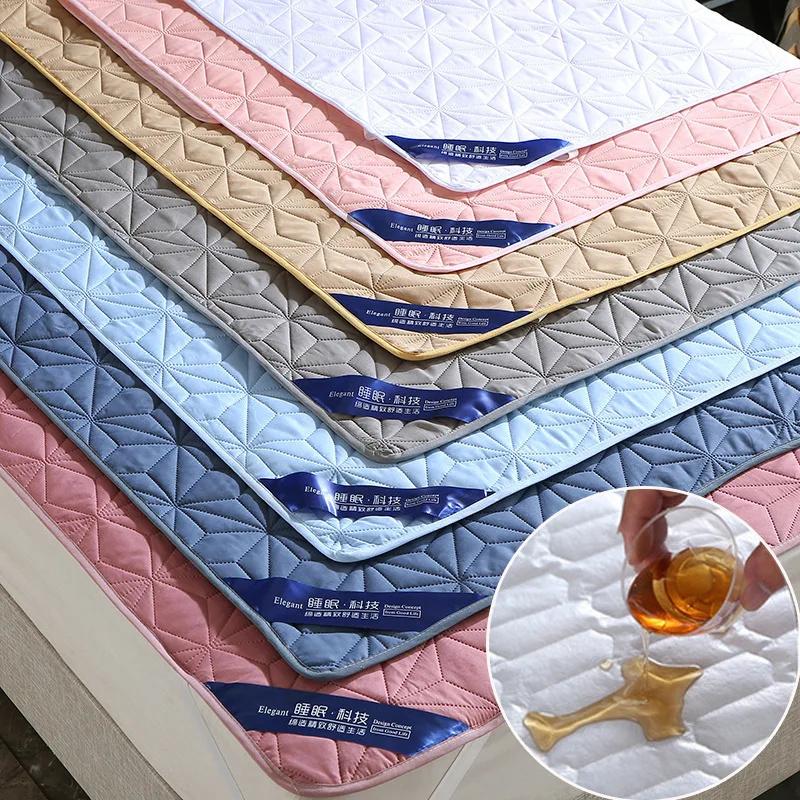 Waterproof Mattress Protector Mattress Pad Breathable Noiseless Mattress Cover Pad with 4 Elastic Corner Straps Fits Up To 40 Cm Deep