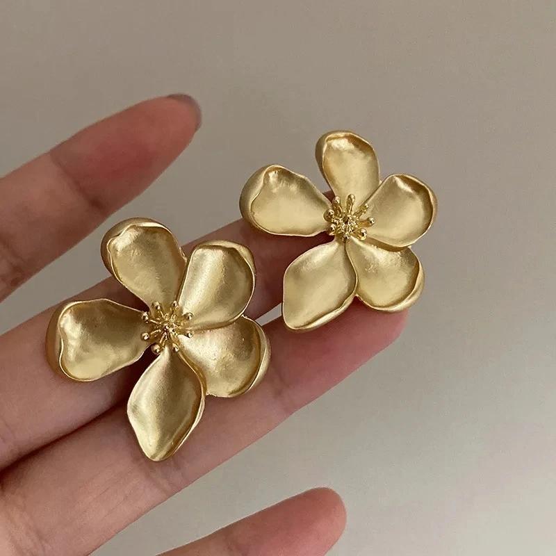 Gold Color Matte Texture Metal Flower Retro Earrings for Women Girls Personalized Fashionable Party Jewelry Birthday Gifts