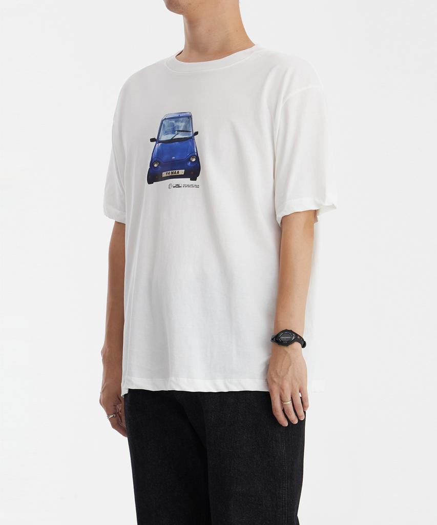 1011 GALLERY Gallery Blue Car T-Shirt_White