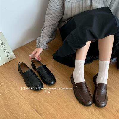 Mocassins plats marron rétro français chaussures simples chaussures pour femmes 2025 nouveau printemps et été noir style britannique petites chaussures en cuir