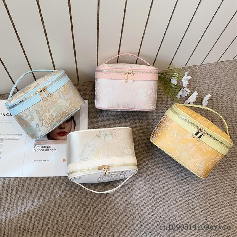 Hot Chinese Style Embroidered Makeup Bag for Women, New Ins Large Capacity Wash Bag Cosmetic Storage Pouch Handheld Makeup Bag
