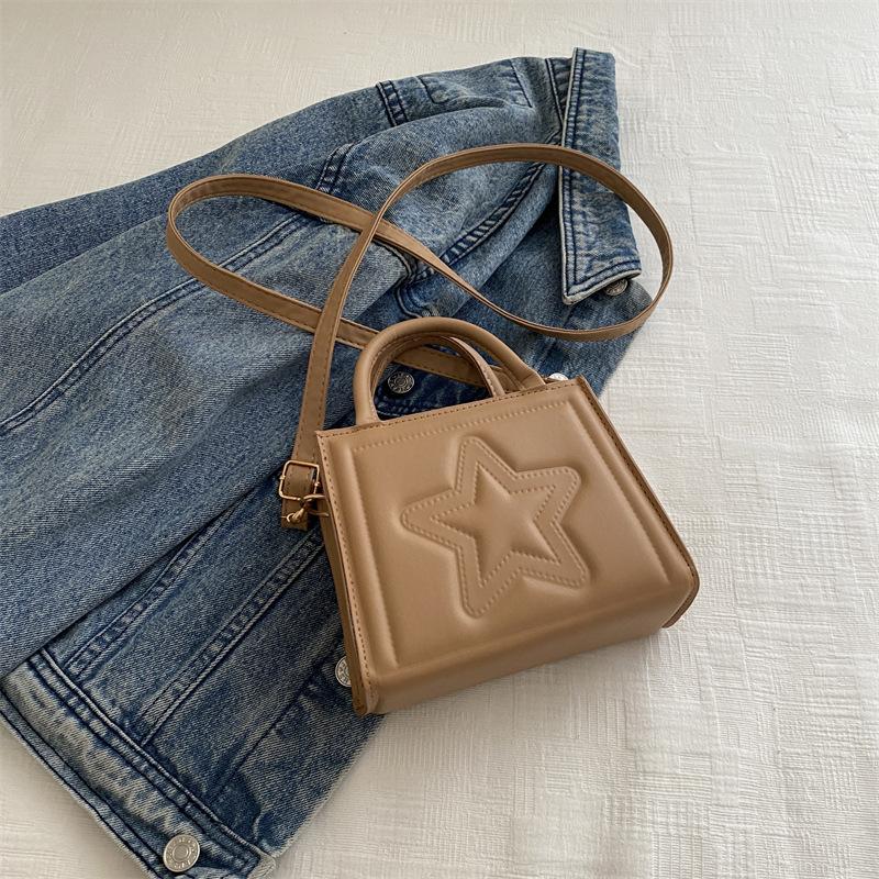 Modisches Nischendesign Fünf-Sterne-Einbuchtung Schulter-Messenger-Tasche 2025 Herbst neuwertige kleine quadratische Tasche