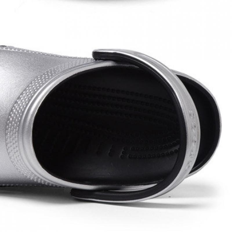 Crocs Classic Metallic Clog Silver 205831 0p1