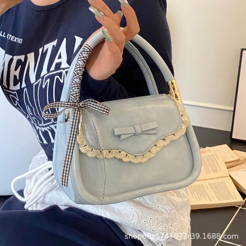 Simple temperament, hand-held small square bag, 2025 new fashion, niche design, trendy shoulder bag, commuter crossbody bag
