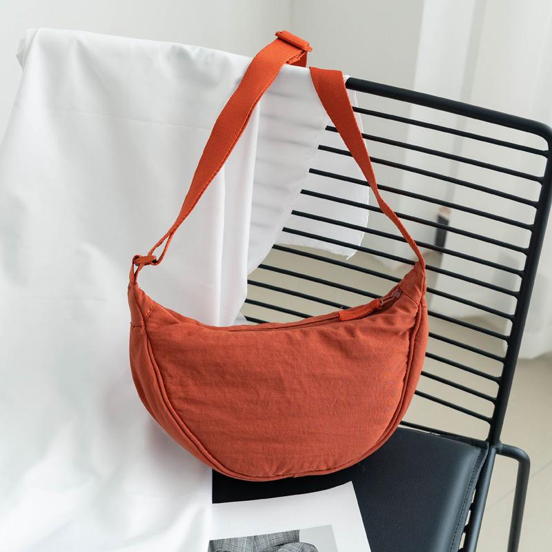 Casual Minimalist Crescent Zipper Shoulder Bag, All-Match Versatile Handbag For Daily Use, Sports Bag