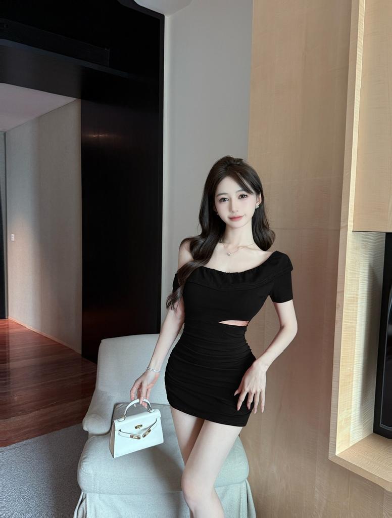 Sexy Woman's Waist Dress, Diagonal Collar, Off-the-shoulder Ruffle Edge, Be Careful, Tight and Thin, Hip-wrapped Skirt