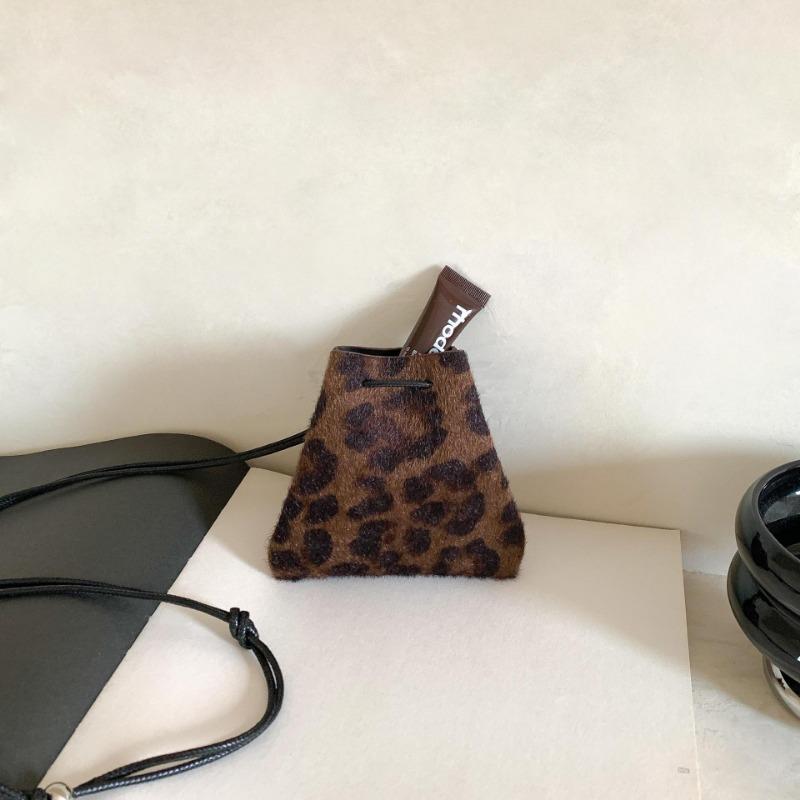 Neck leopard print bag autumn and winter new lipstick earphone bag trendy fashion bundle crossbody mini bag