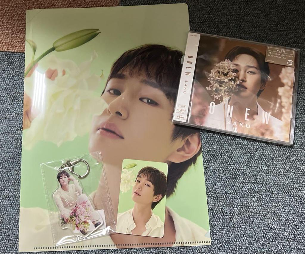 [USED] ONEW "SAKU" VOS Edition File Trading Card A Acrylic Keychain Included
