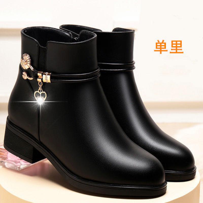 Soft-faced mother shoes, new velvet soft-soled thick-heeled medium shoes, large size boots. 35