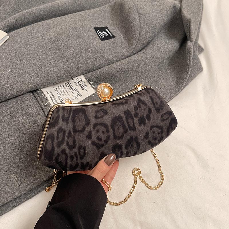 2025 Personalized Fashion Leopard Print Small Bag Women's Dinner Bag Clip Box Bag Mouth Gold Bag Banquet Chain Messenger Bag