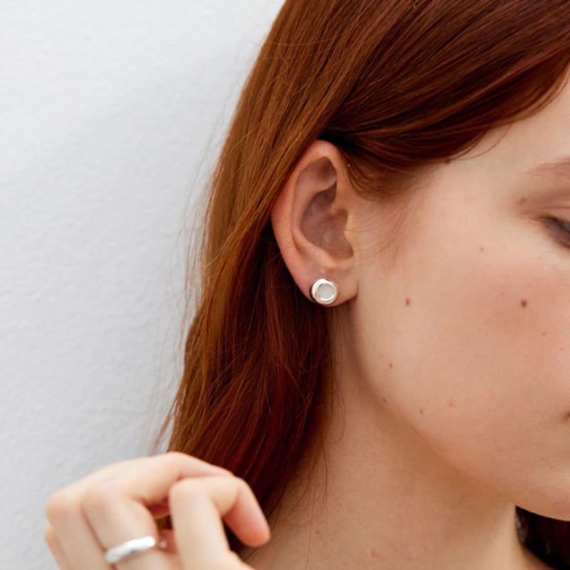 

onill 05-13 Embrace (Earring) White