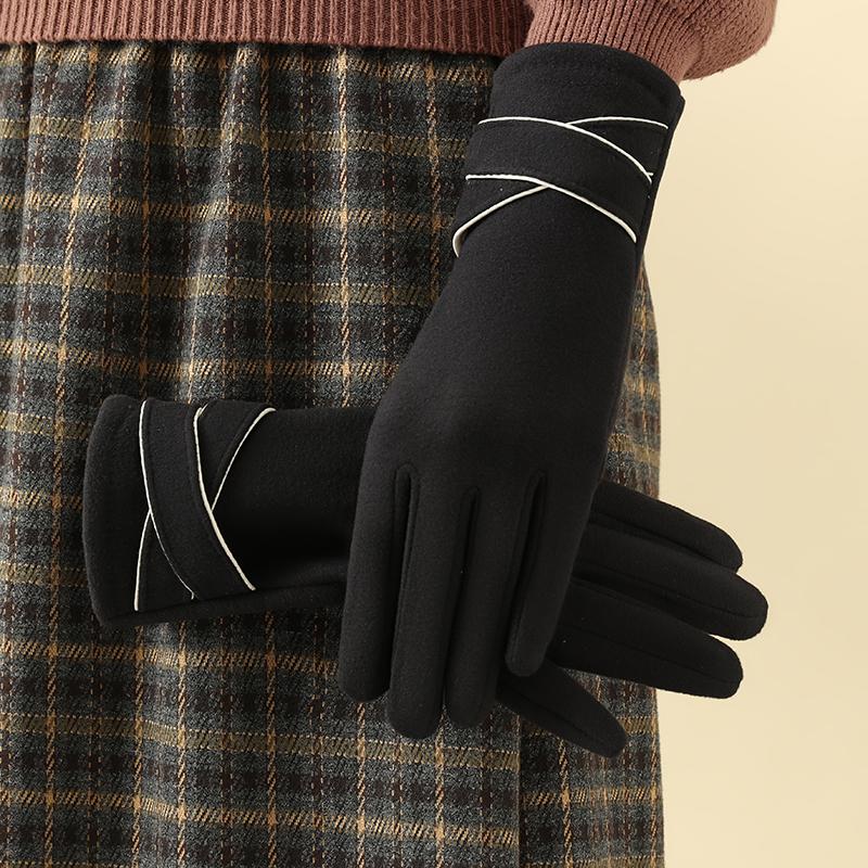 A Pair of Warm Gloves with Velvet To Prevent Cold, Suitable for Girls' Winter Windproof Cycling and Driving