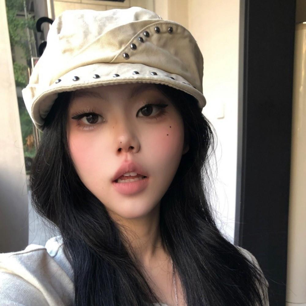 Nouveau Béret Gothique à Clous Couleur Unie Noir Bordure à Rivets Béret Hip Hop Réglable Casquette à Fond Plat Femme