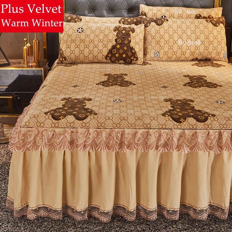 Warm Bed Skirt Crystal Velvet Thickened Bedspread Three Piece Set Flannel Bed Linens King Queen Size with Pillowcases