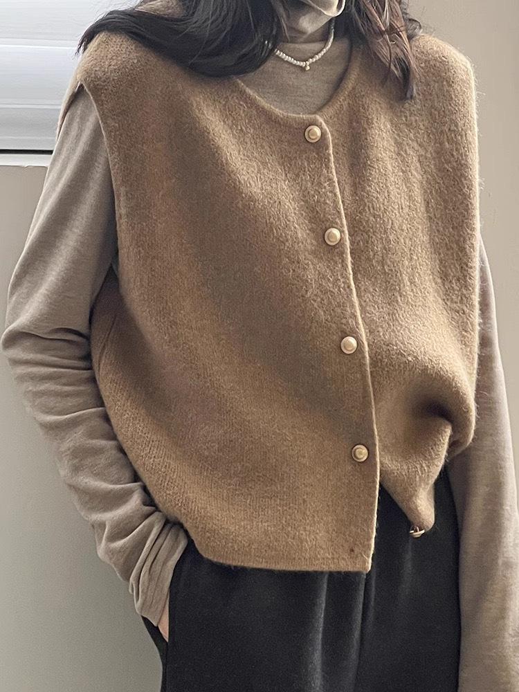Korean-Style Slimming Knitted Vest with Gold Buttons - Women's Round Neck, Loose Sleeveless Top