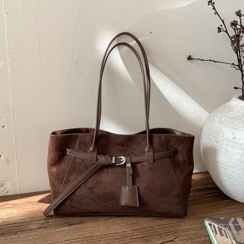 Korean version of niche bag women's 2025 winter new retro shoulder armpit bag large capacity commuter tote bag