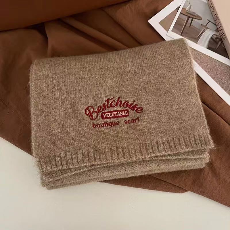 Winter Korean version of the new wool embroidered scarf, high-end fashion versatile scarf neck protection and velvet knitted women