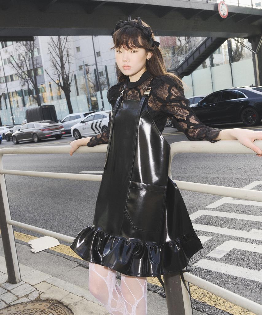 Eipeuleonwei Enamel Frill Apron Black