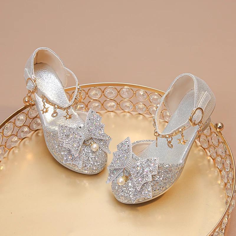 

Платье для девочек Подвеска на высоких каблуках Блестящие кожаные туфли для свадебной вечеринки Блестящие стразы с бантом Детские туфли на высоком каблуке 26 серебряный