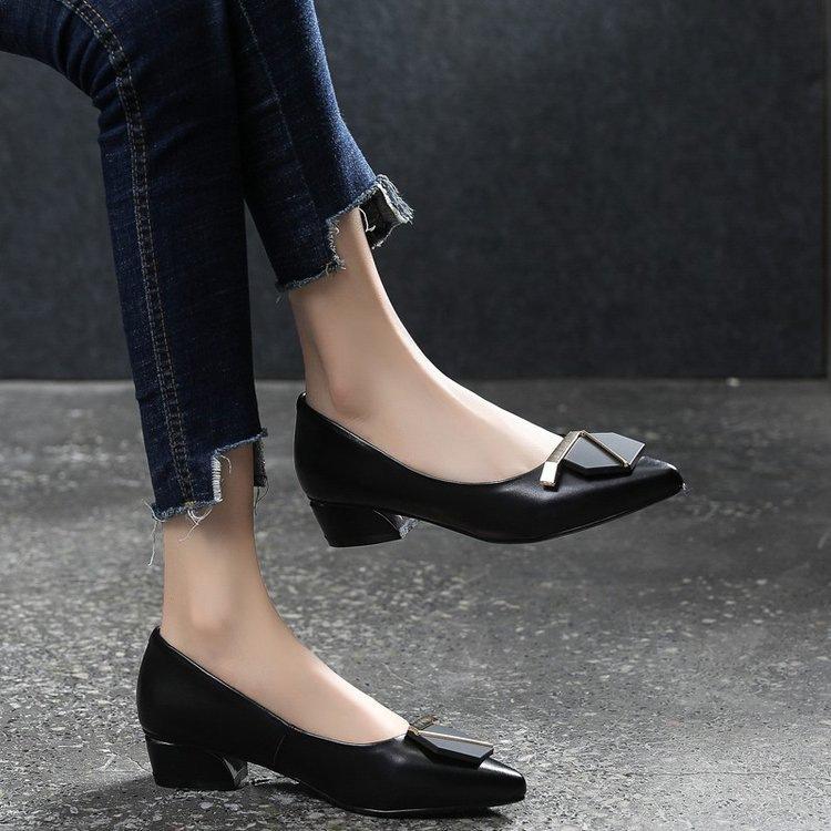 Szpiczaste pojedyncze buty damskie na grubym płaskim obcasie buty dla matki 2025 nowa jesień wszechstronne temperamentowe buty do pracy miękka skóra buty damskie