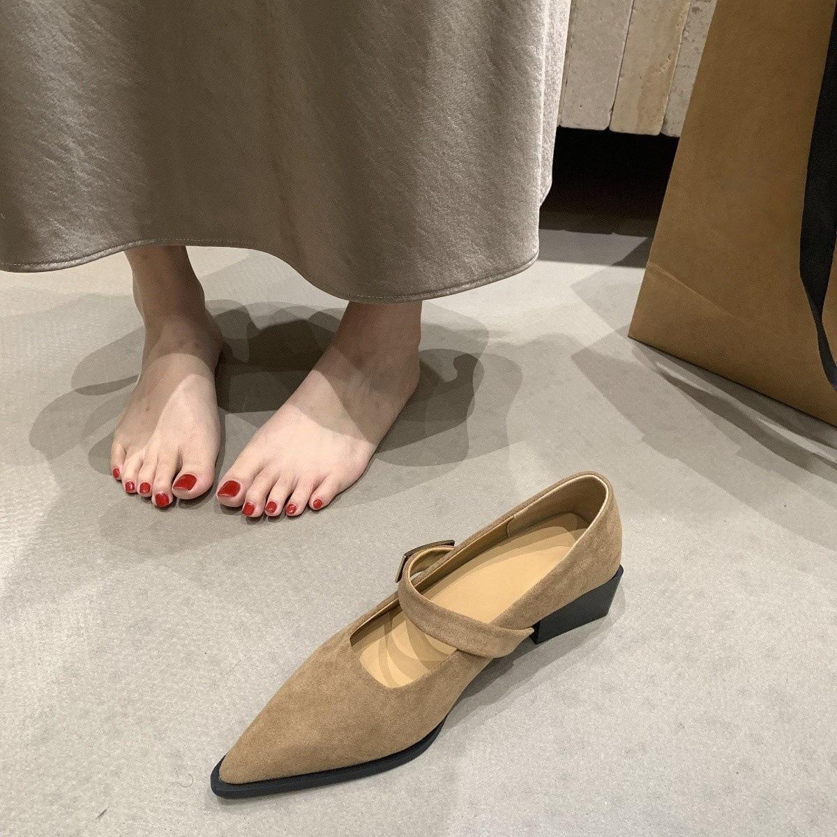 Pointed head shallow mouth Mary Jane shoes autumn shoes one-word strap with skirt thick heel single shoes 39