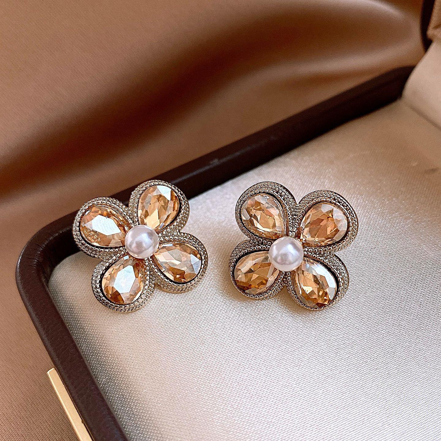 European and American diamond-set round flower pearl earrings light luxury stud earrings personalized earrings women