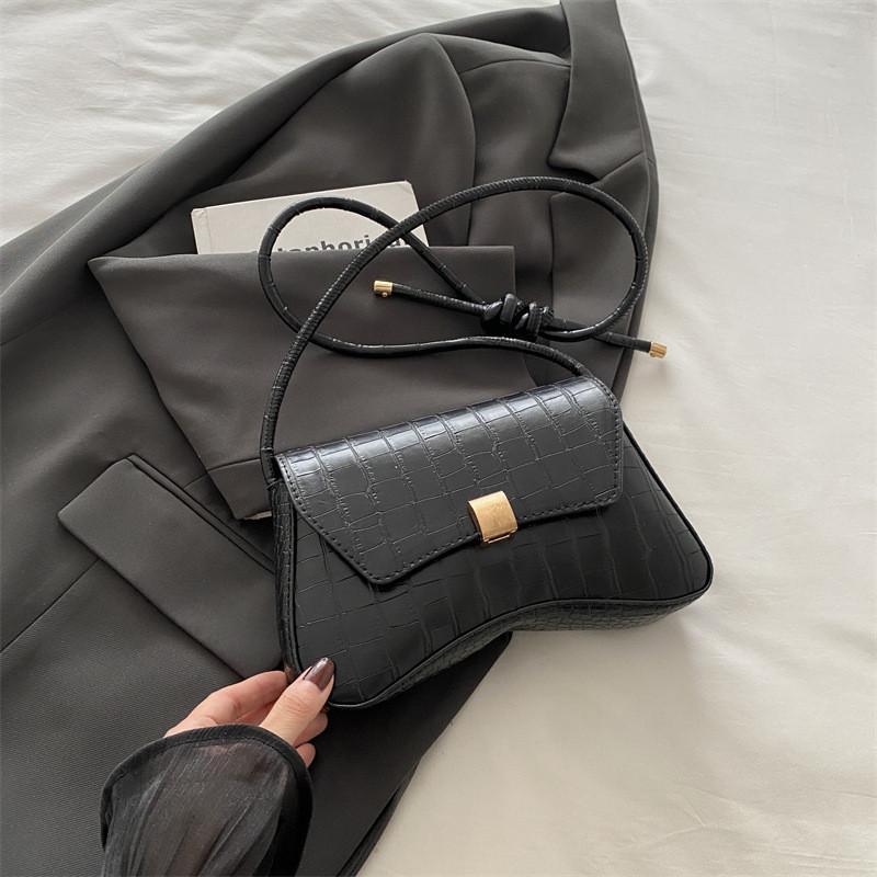 

Modern Casual Women s Crossbody Bag With Unique Stitched Detailing And Soft Pu Leather In Black Brown Red And White Shades чёрный