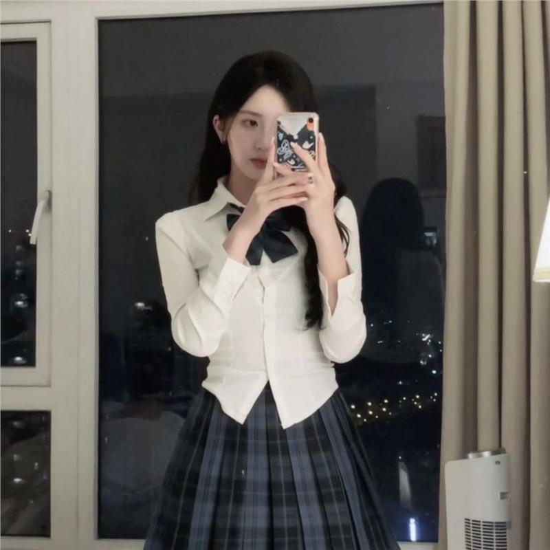 

Женская приталенная рубашка с длинным рукавом в осеннем академическом стиле Large