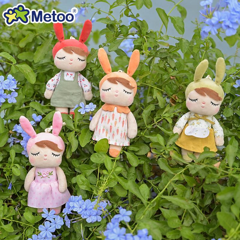 Metoo אנג'לה בובת קטיפה רכה מחזיק מפתחות קל משקל וחמוד קישוט לתיק לבנות עבור