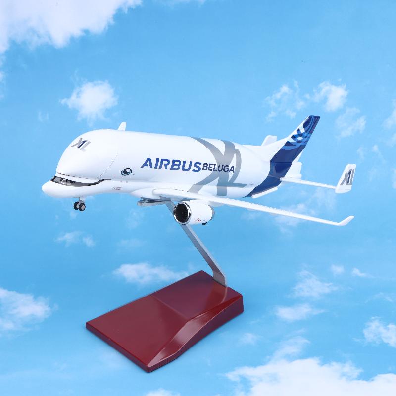 1 Набір 30см 1:Модель літака A330 Beluga Airways, лита смола, масштаб 1:80, металева модель, реактивний літак, відкритий вантажний відсік, з підставкою для демонстрації