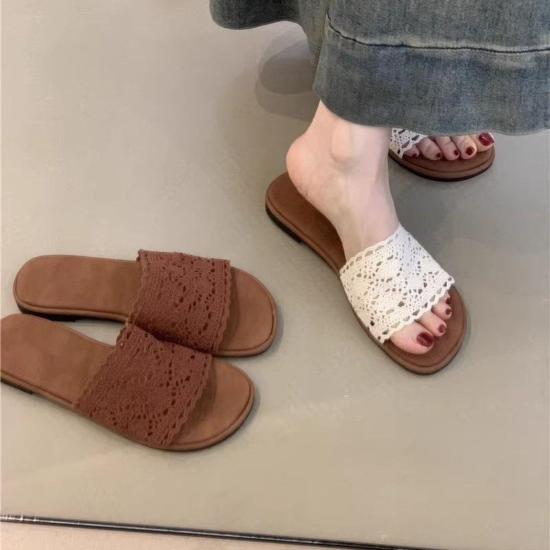 Flat cool slippers 2025 summer French gentle fairy vacation beach word Roman sandals